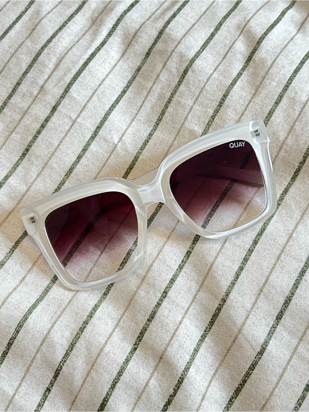 RARE Quay Australia White Frame Sunglasses with Gradient Purple Lenses ICY 125